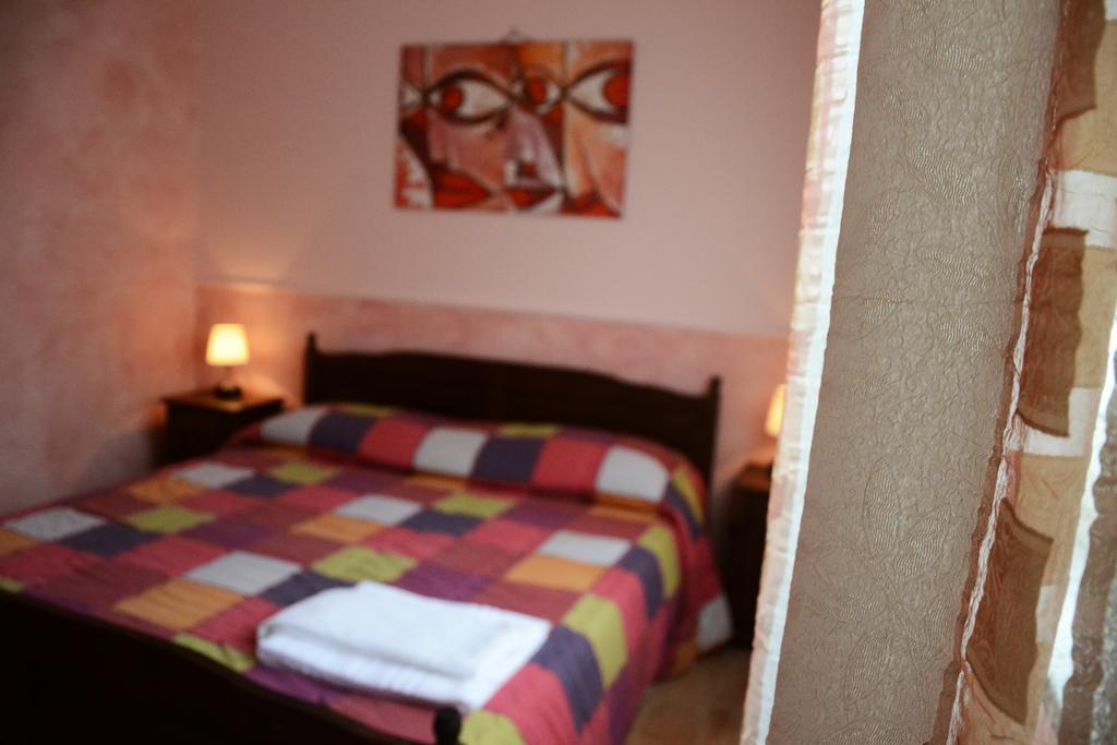 B&B Notti E Dintorni Николози Стая снимка